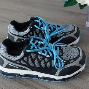 Red wing steel toe shoes